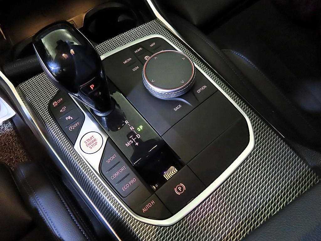 BMW 3-Series — photo 12