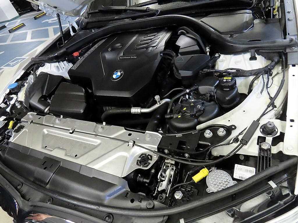 BMW 3-Series — photo 19