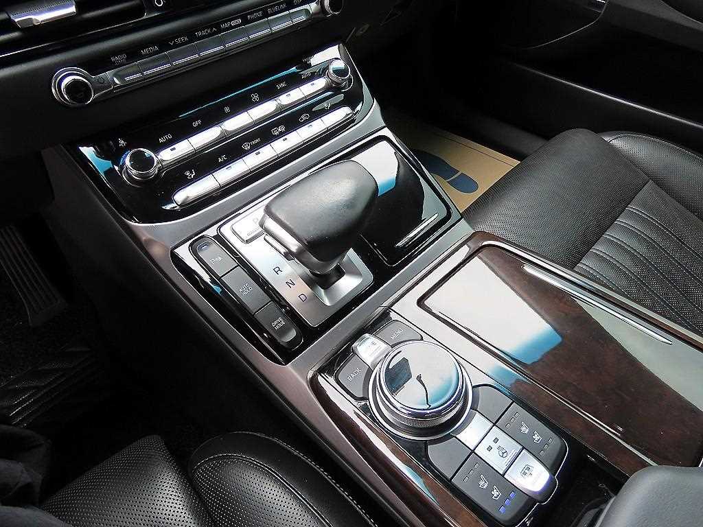 Genesis EQ900 — photo 10
