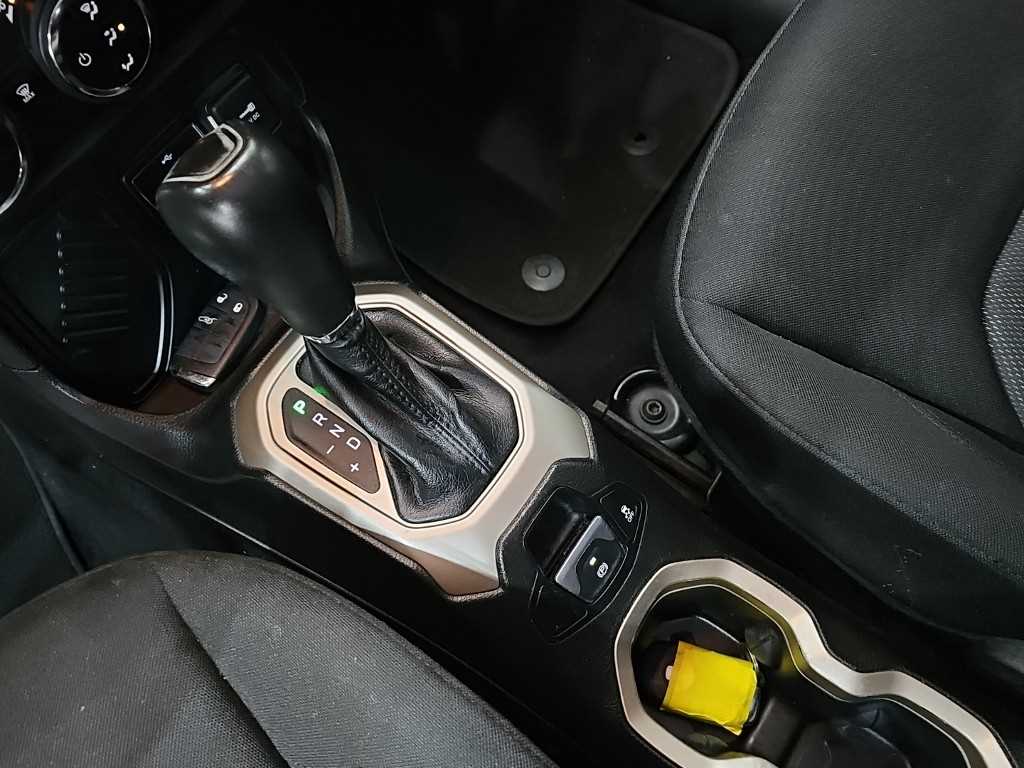 Jeep Renegade — photo 08