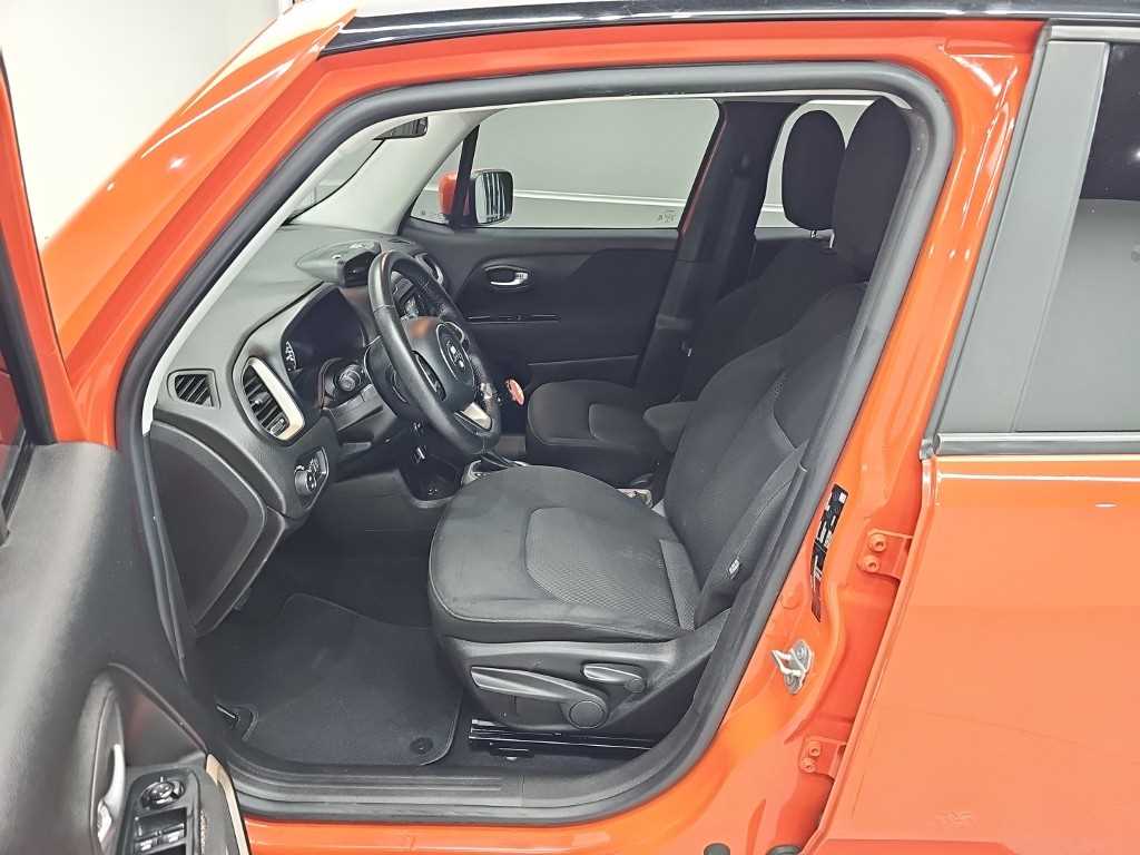 Jeep Renegade — photo 11
