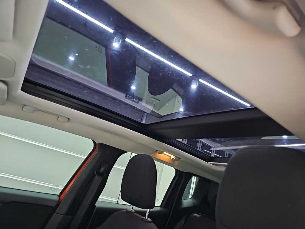 Jeep Renegade — photo 13
