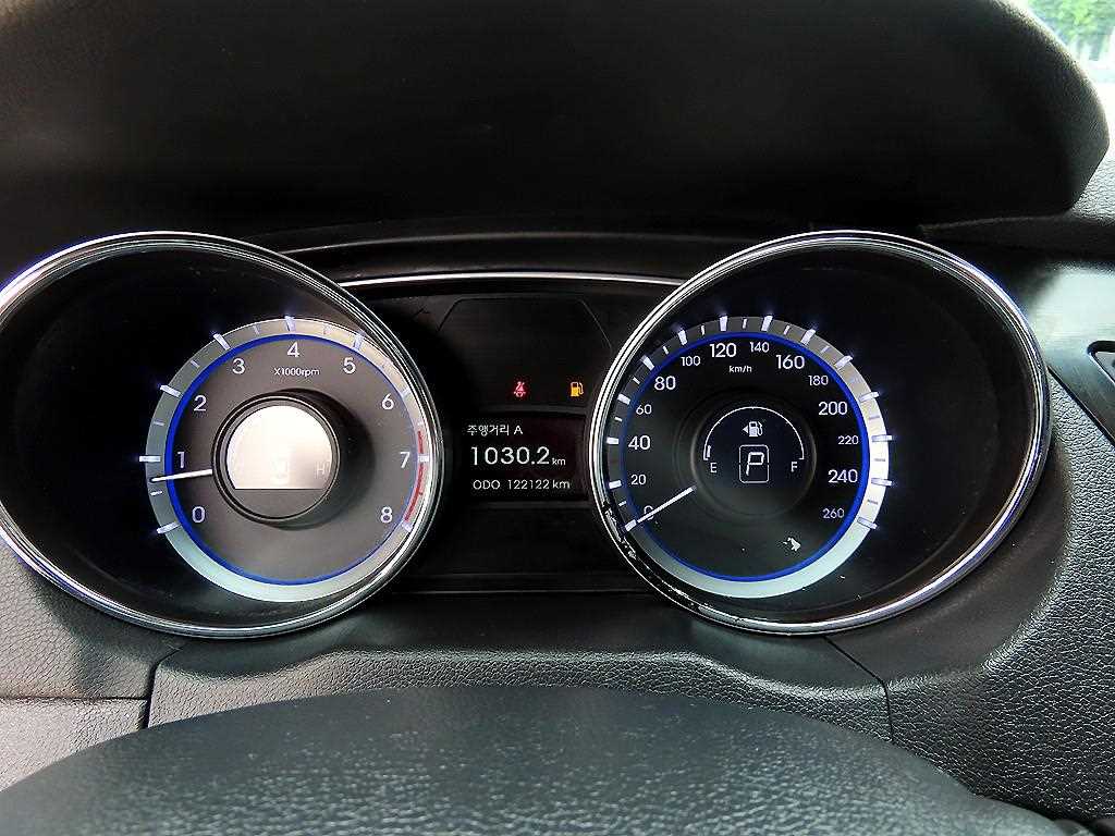 Hyundai Sonata — photo 09