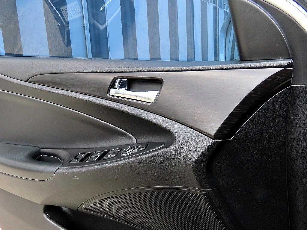 Hyundai Sonata — photo 11