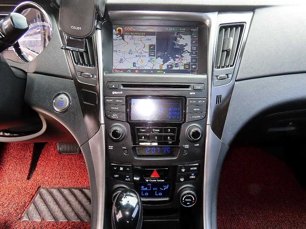 Hyundai Sonata — photo 13