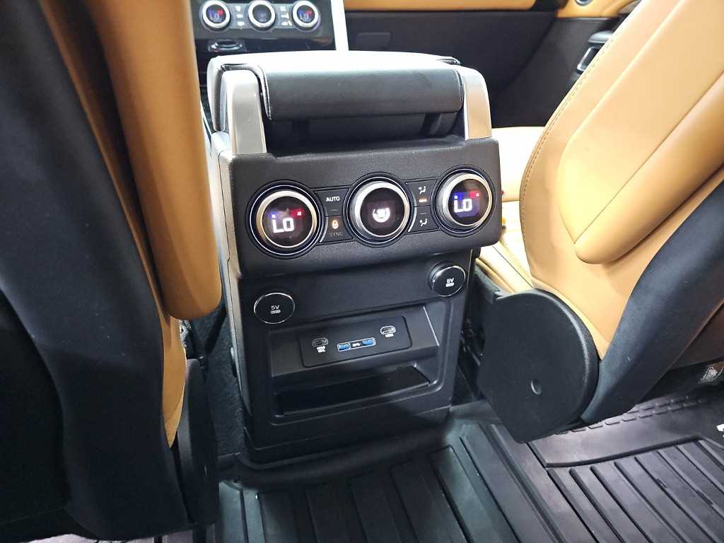 Land Rover Discovery — photo 14