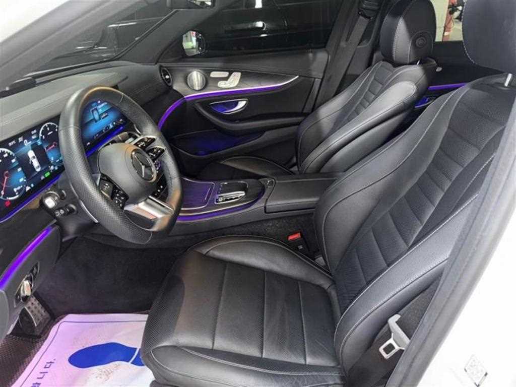 Mercedes-Benz E-Class — photo 06