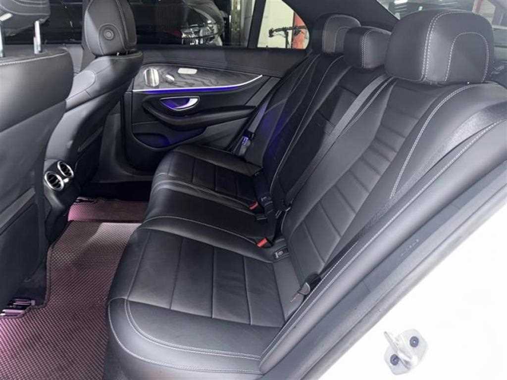 Mercedes-Benz E-Class — photo 07