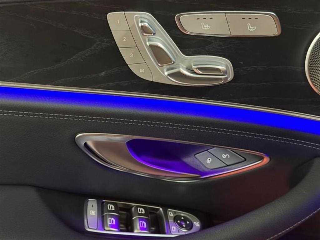 Mercedes-Benz E-Class — photo 13