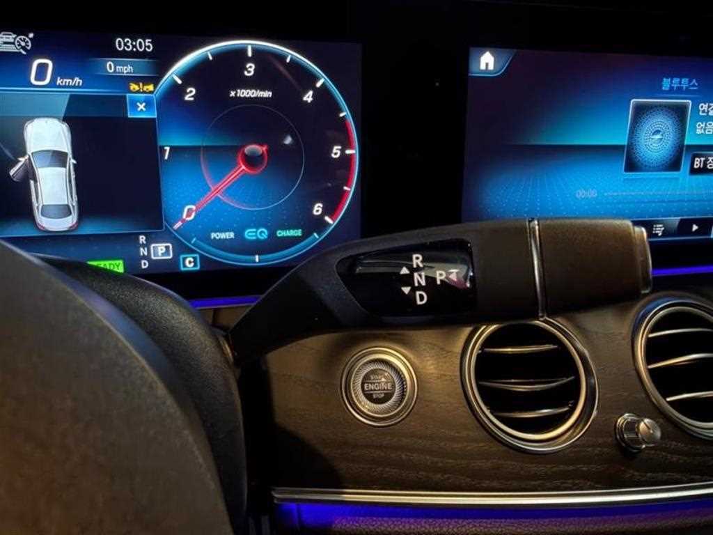 Mercedes-Benz E-Class — photo 15