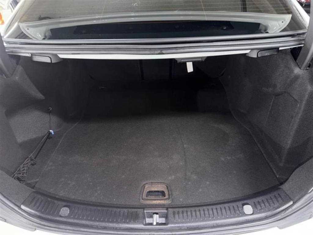 Mercedes-Benz E-Class — photo 16