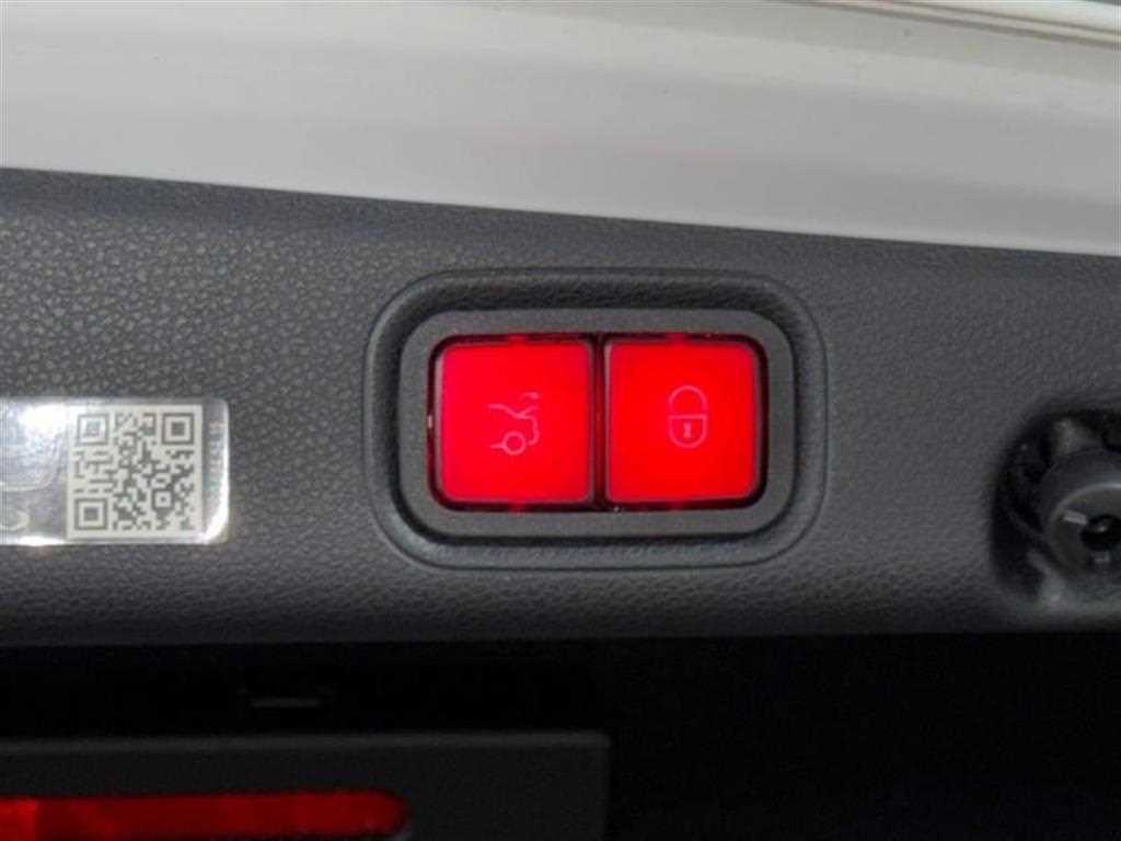 Mercedes-Benz E-Class — photo 17
