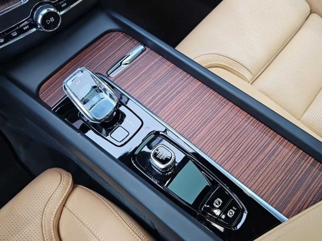 Volvo XC60 — photo 08