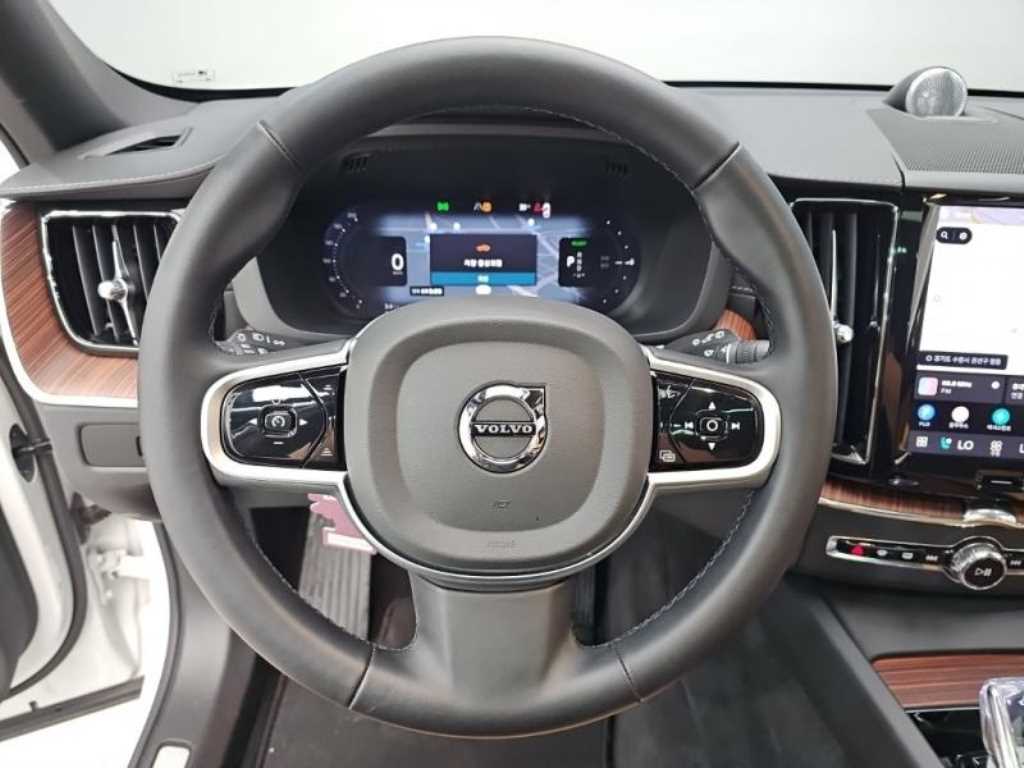 Volvo XC60 — photo 09