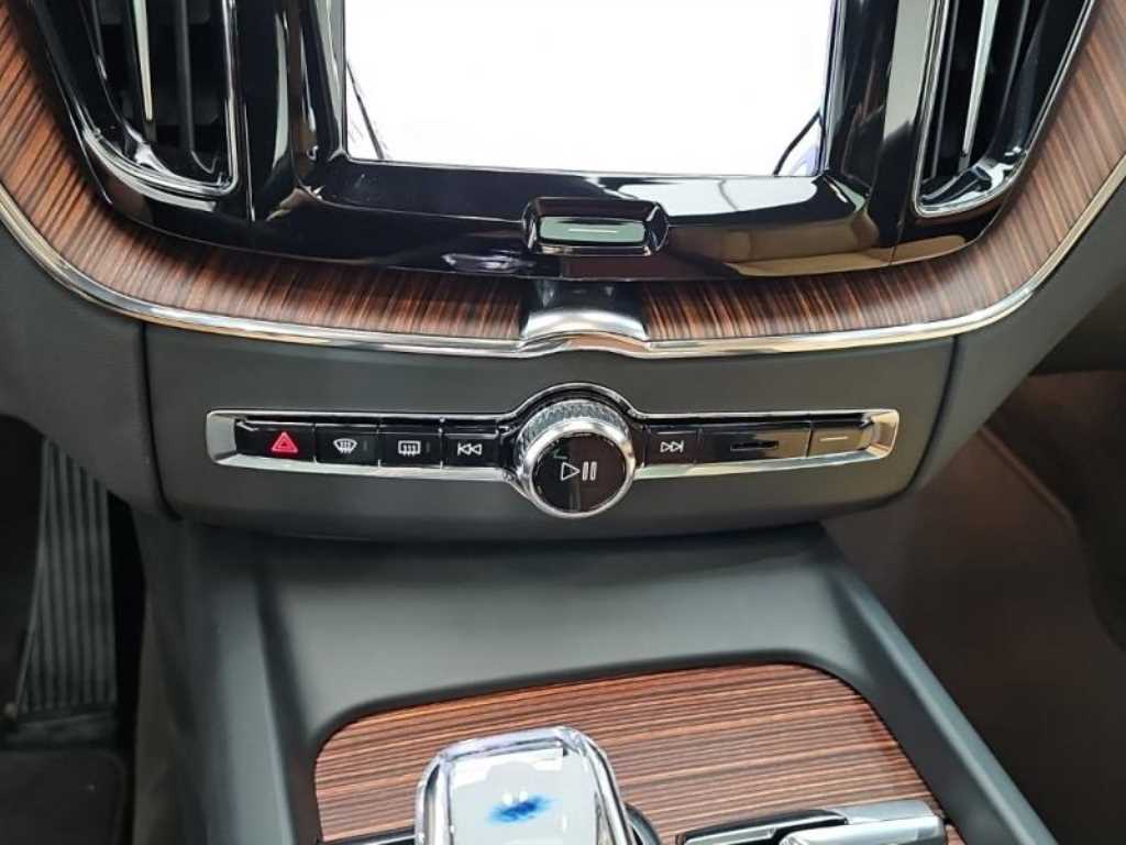 Volvo XC60 — photo 10