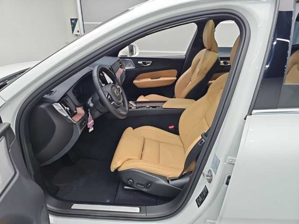 Volvo XC60 — photo 11