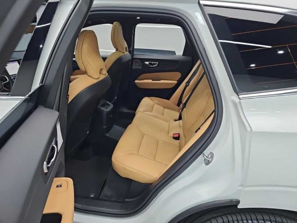 Volvo XC60 — photo 12