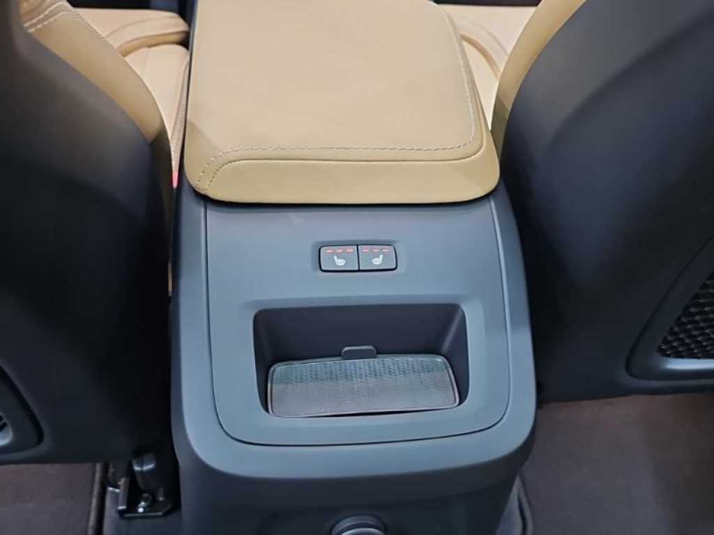 Volvo XC60 — photo 13