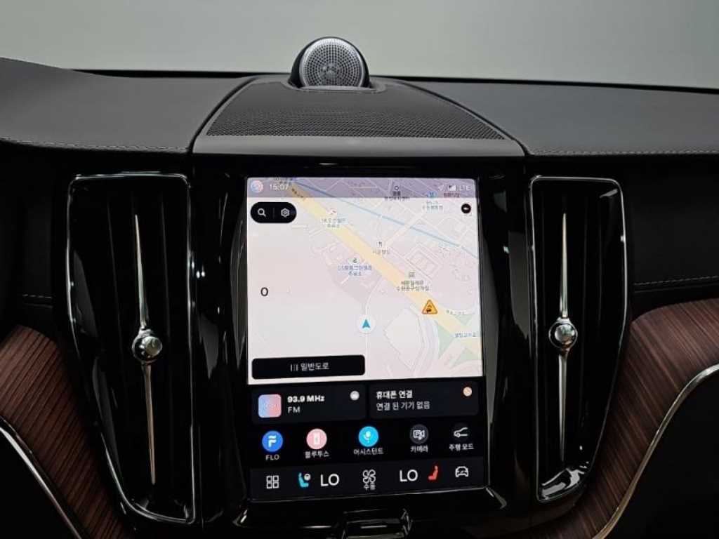 Volvo XC60 — photo 15