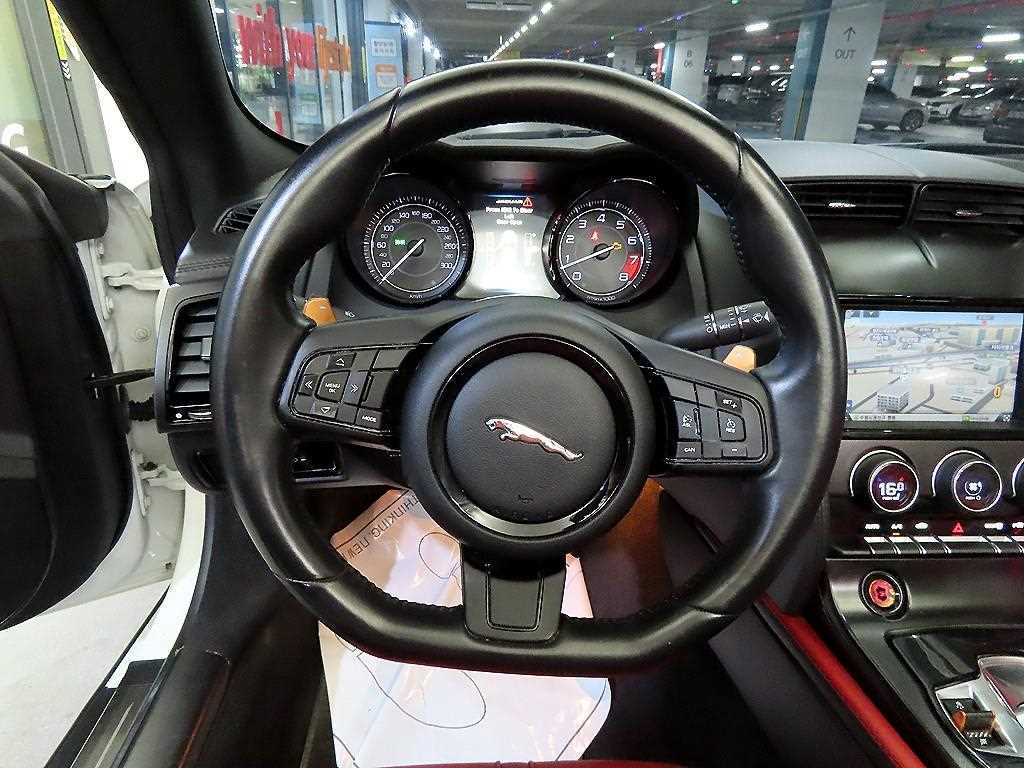 Jaguar F-TYPE — photo 11