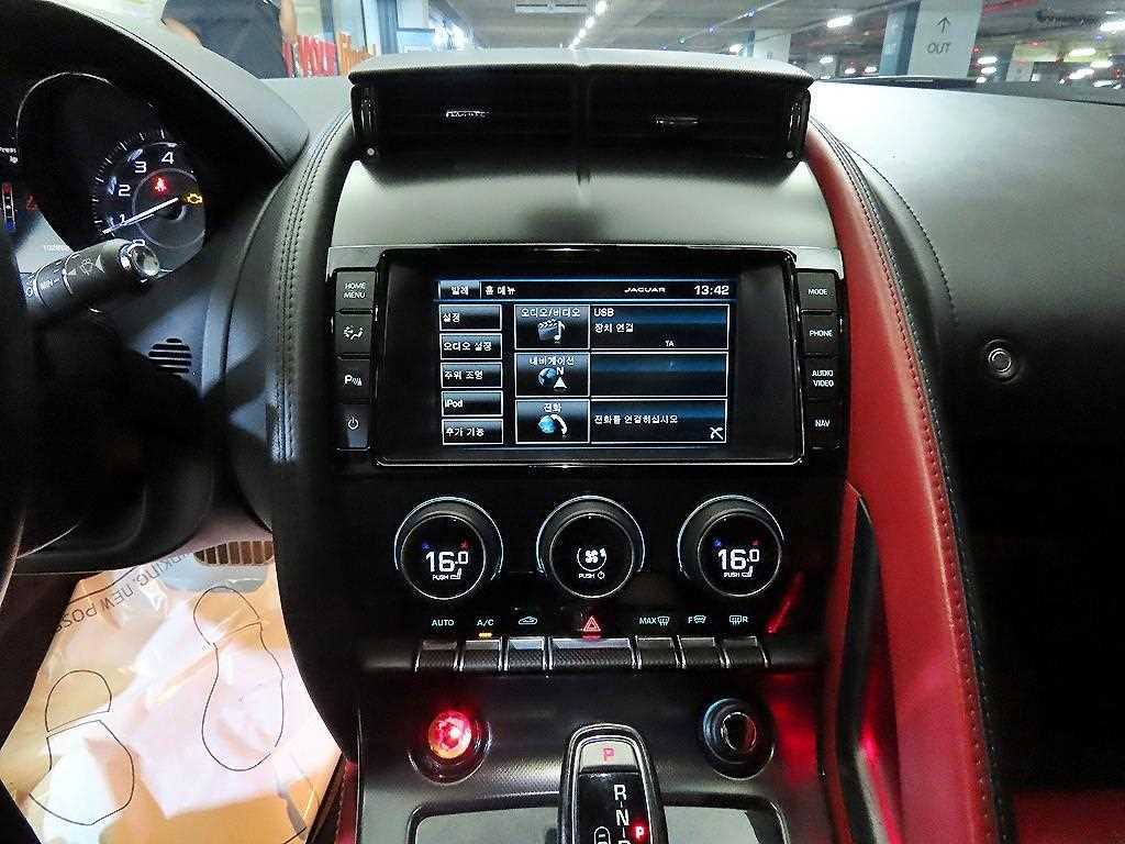 Jaguar F-TYPE — photo 14