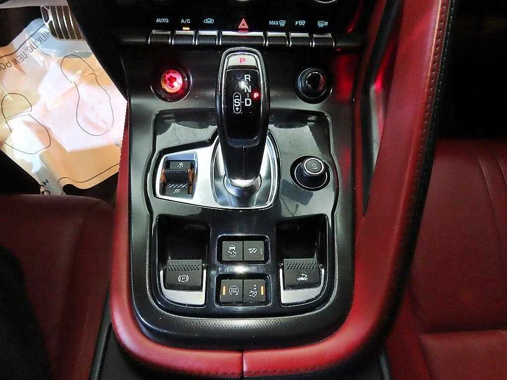 Jaguar F-TYPE — photo 15