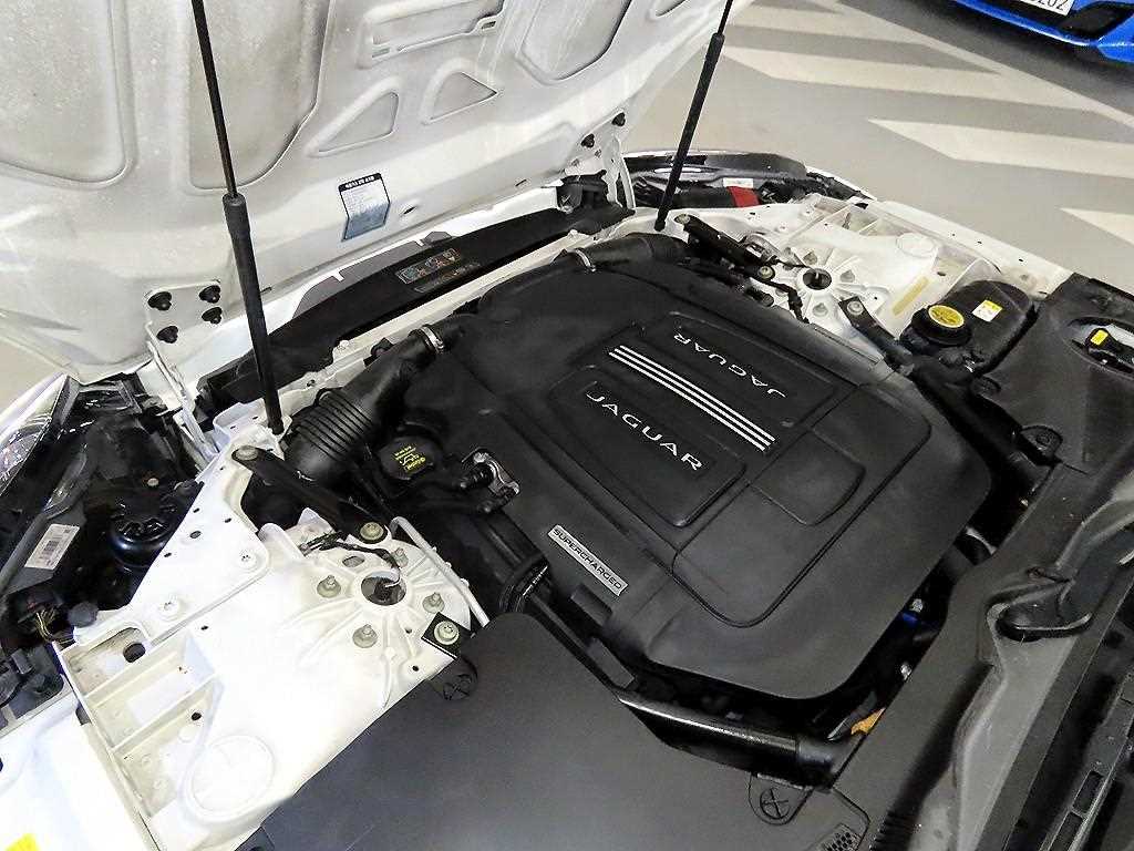 Jaguar F-TYPE — photo 19