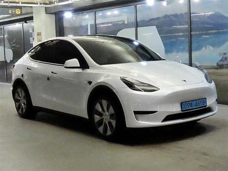 Tesla Model Y — photo 01