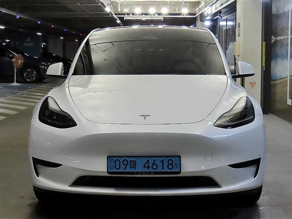 Tesla Model Y — photo 02