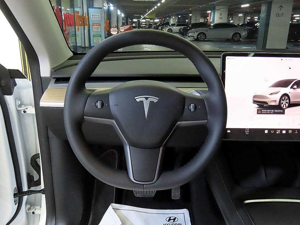 Tesla Model Y — photo 08