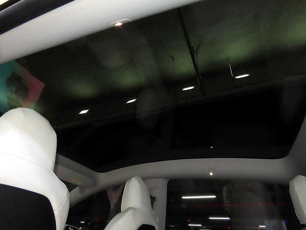 Tesla Model Y — photo 16