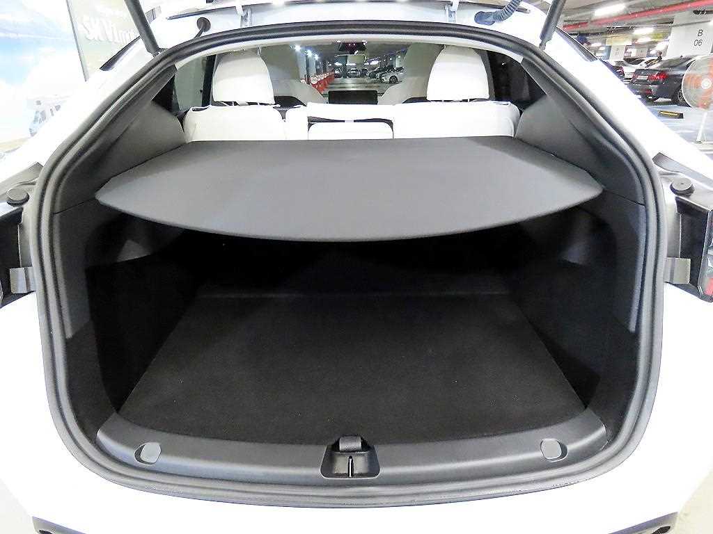 Tesla Model Y — photo 17