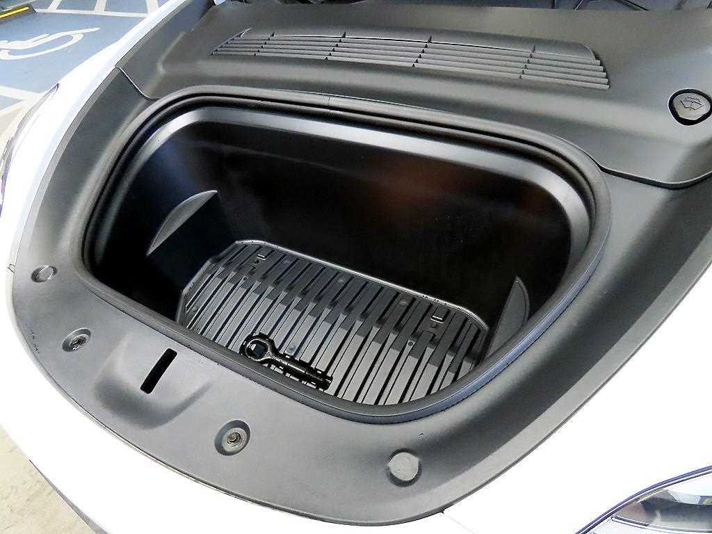 Tesla Model Y — photo 19