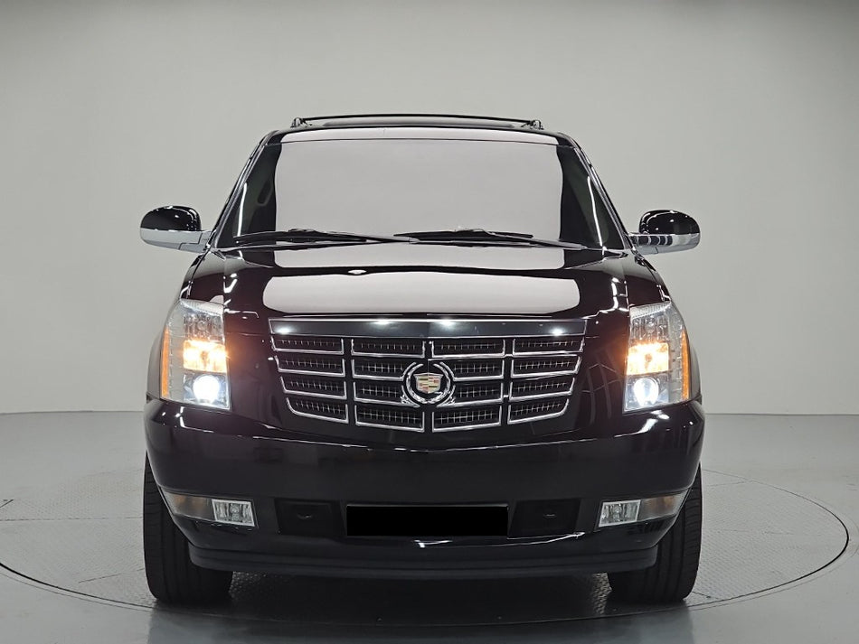 Cadillac Escalade — photo 02