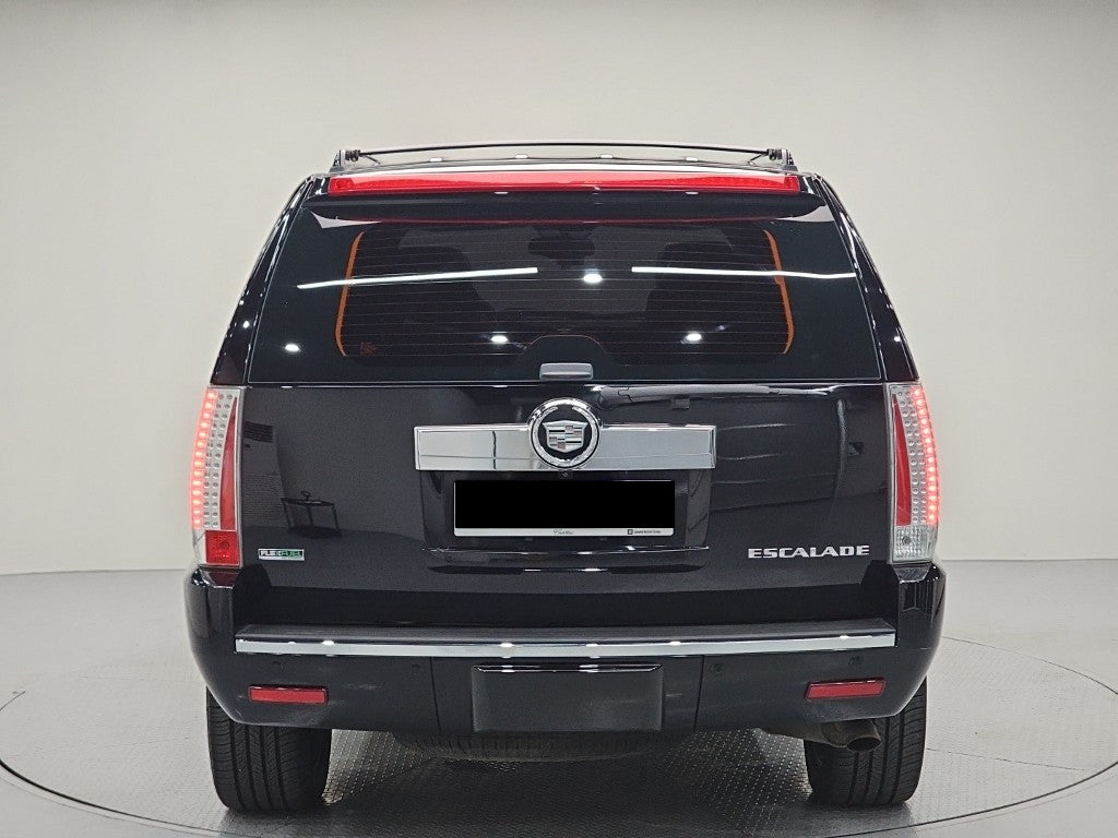 Cadillac Escalade — photo 03