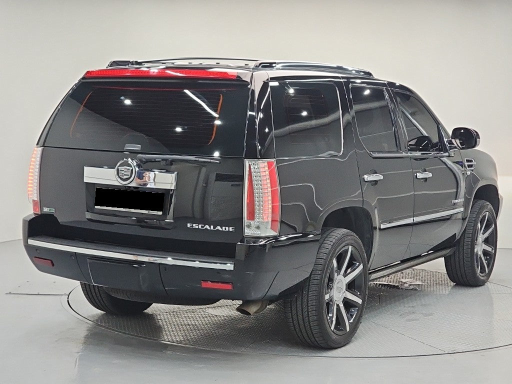 Cadillac Escalade — photo 04