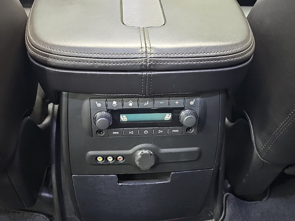 Cadillac Escalade — photo 13