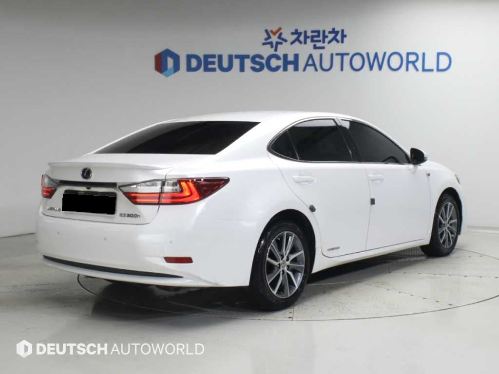 Lexus ES — photo 02