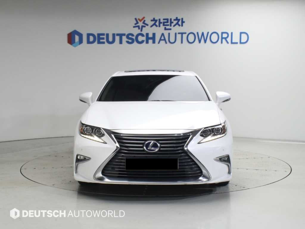 Lexus ES — photo 03