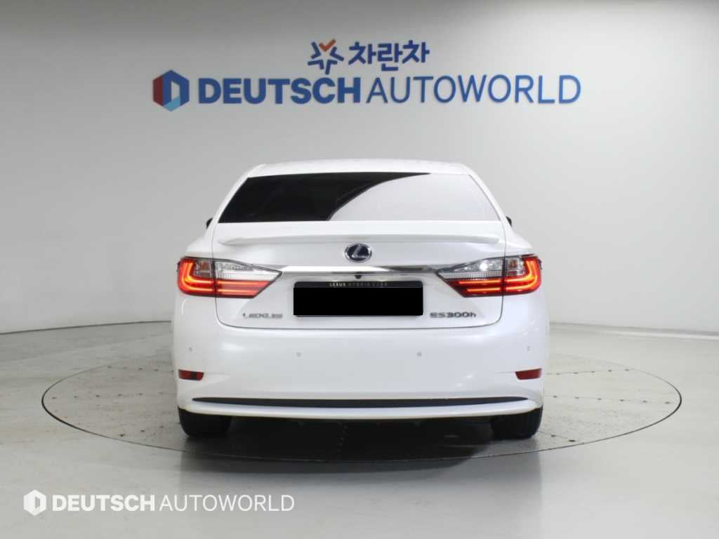 Lexus ES — photo 04