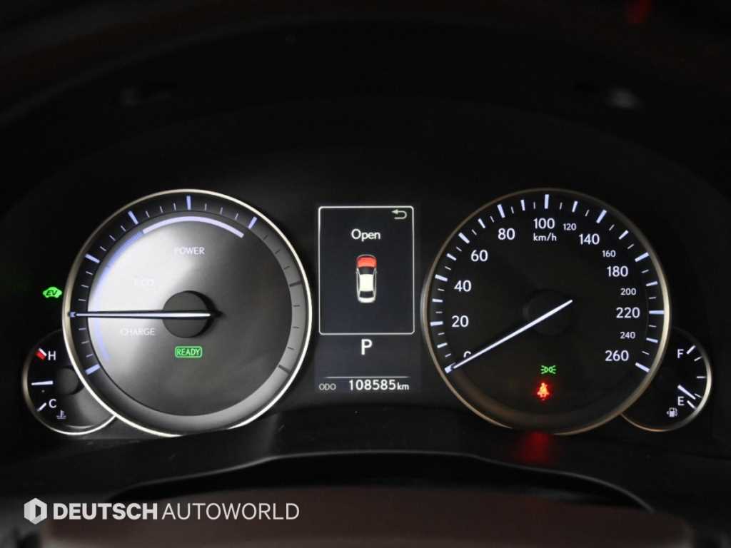 Lexus ES — photo 08