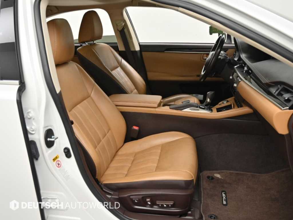 Lexus ES — photo 10