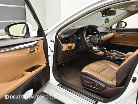 Lexus ES — photo 11