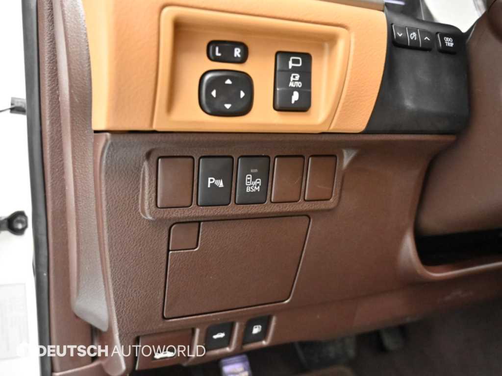Lexus ES — photo 17