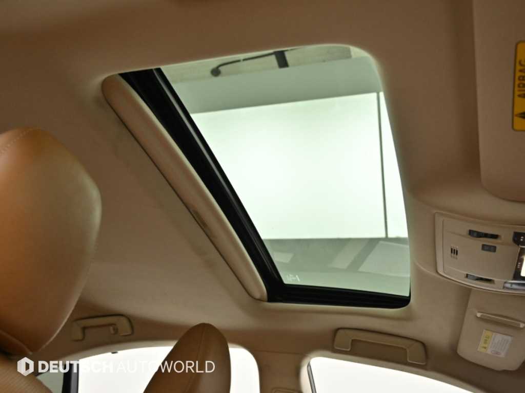Lexus ES — photo 18