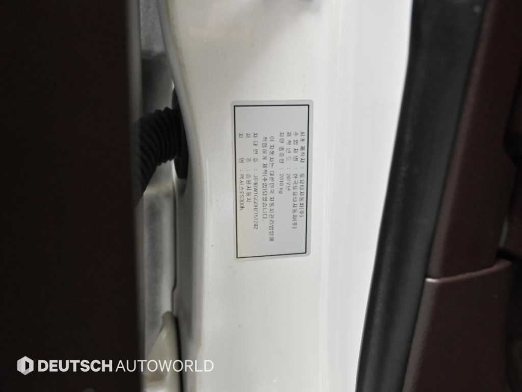 Lexus ES — photo 20