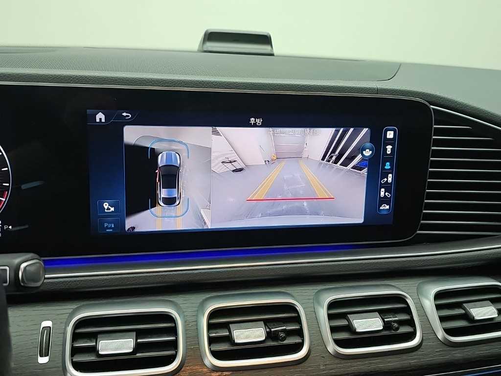 Mercedes-Benz GLE-Class — photo 16