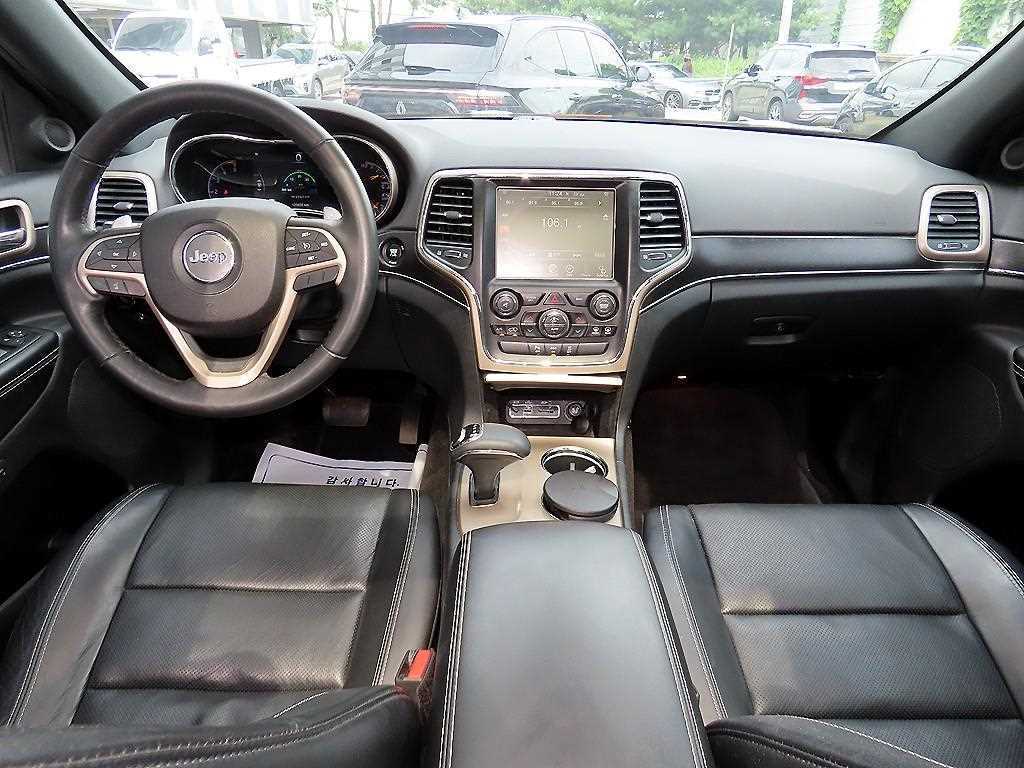 Jeep Cherokee — photo 07