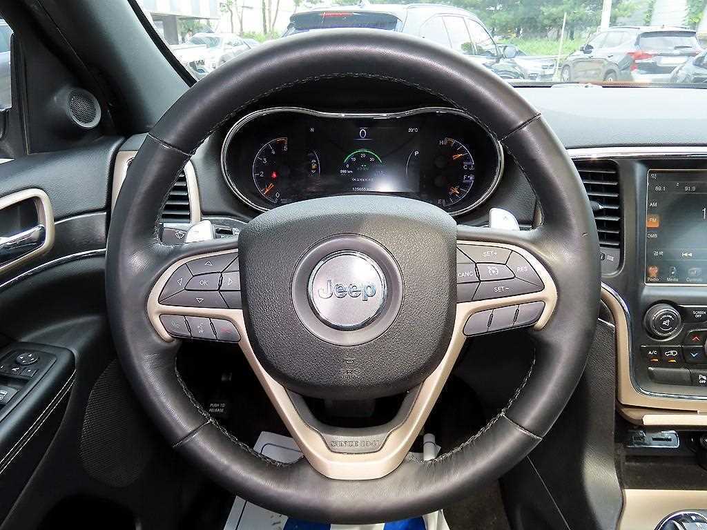 Jeep Cherokee — photo 08