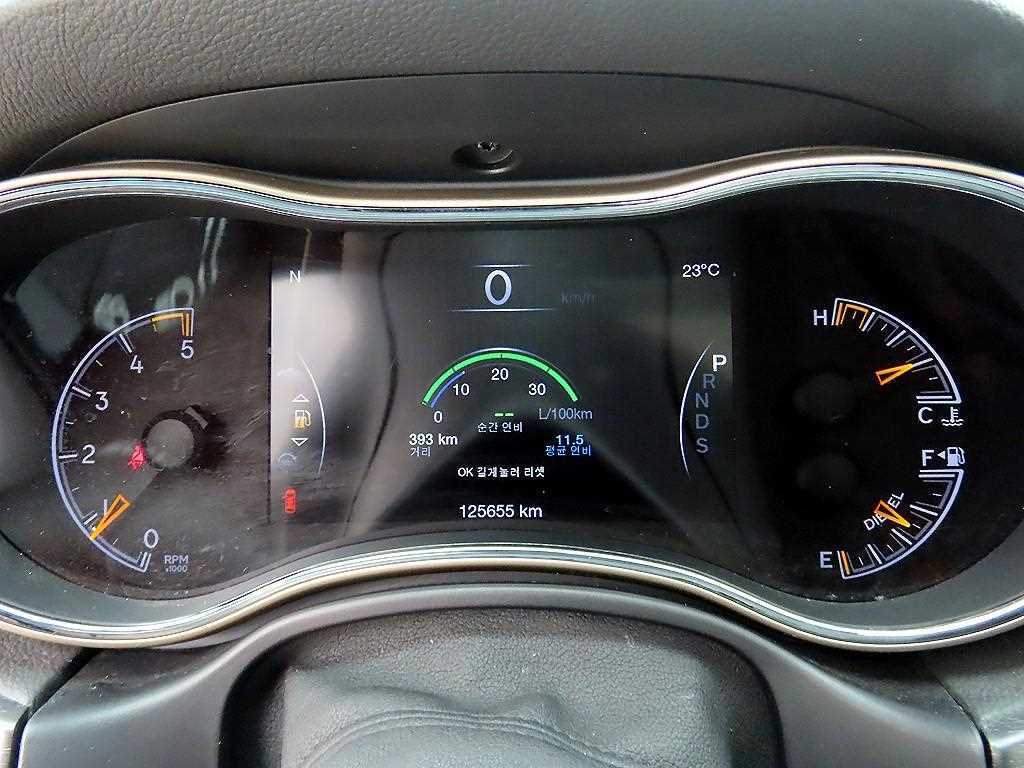 Jeep Cherokee — photo 09